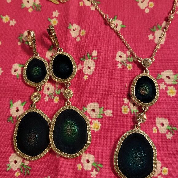 Vintage Avon Faux Turquoise Blue Geode Rhinestone Drop Necklace and Earrings Set - Picture 2 of 12